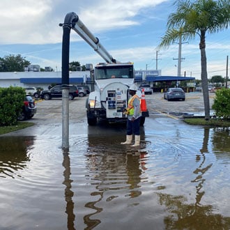 Shenandoah workers and trucks - Emergency response