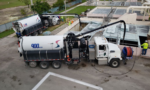 Shenandoah workers and trucks - Emergency response